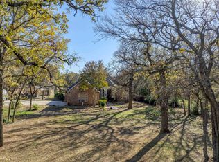 1071 E Oak Shores Dr, Crossroads, TX 76227