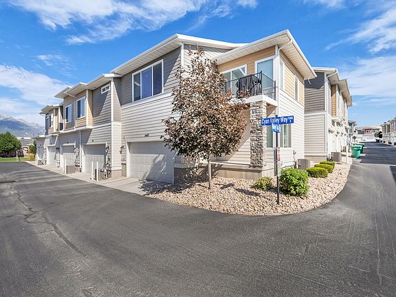 2nd image of 961 W Cyan Valley Way