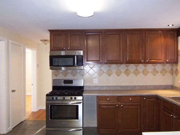 4th image of 5218 S Newland Ave