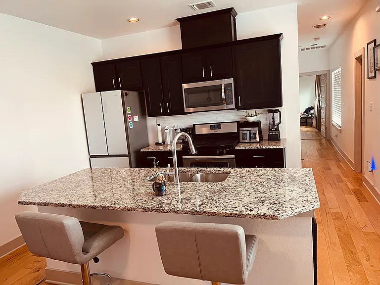 2101 Town Centre Dr — Photo 18