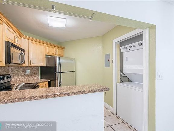 2nd image of 690 W Park Dr #2-207