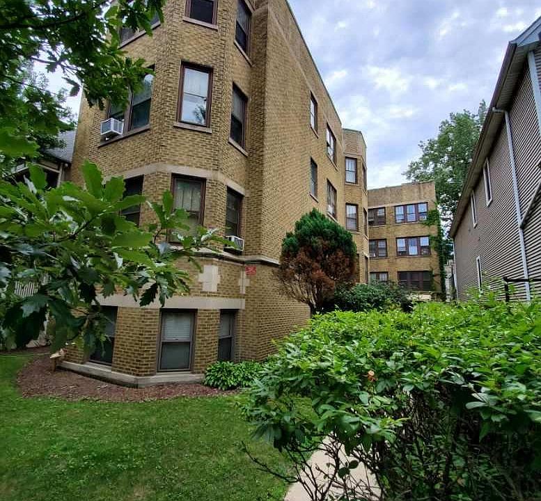 1st image of 1919 W Berteau Ave