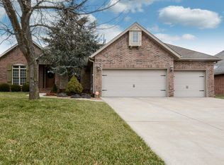 3741 E Chattanooga Dr, Springfield, MO 65809