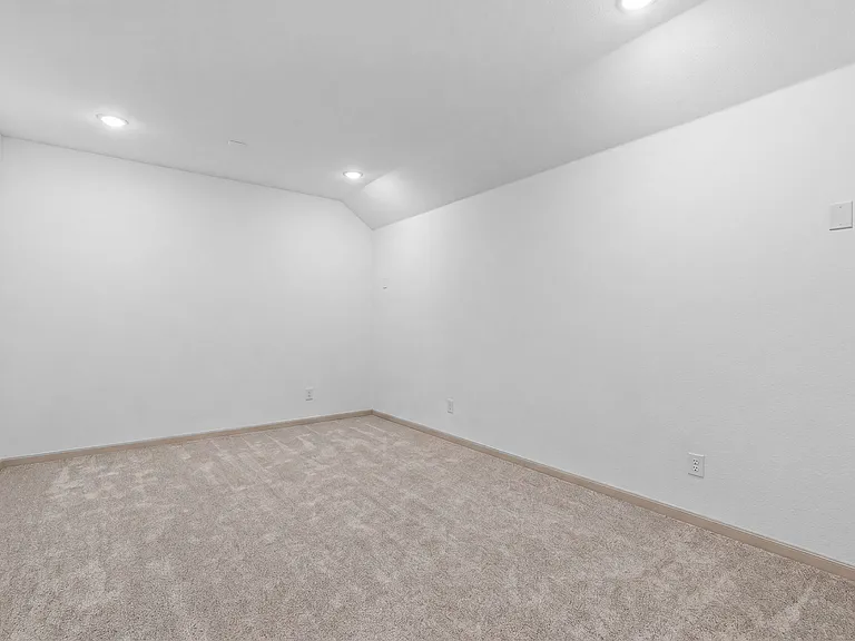 9540 Hedge St — Photo 36