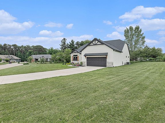 3rd image of 9075 Winterberry Dr