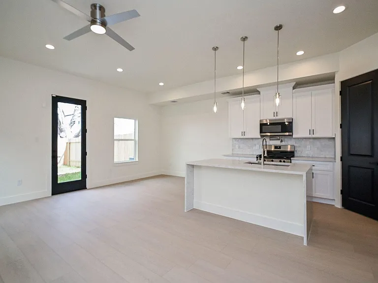 3839 Noah St #B — Photo 4