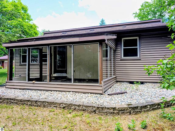 5th image of 3602 S Winn Rd
