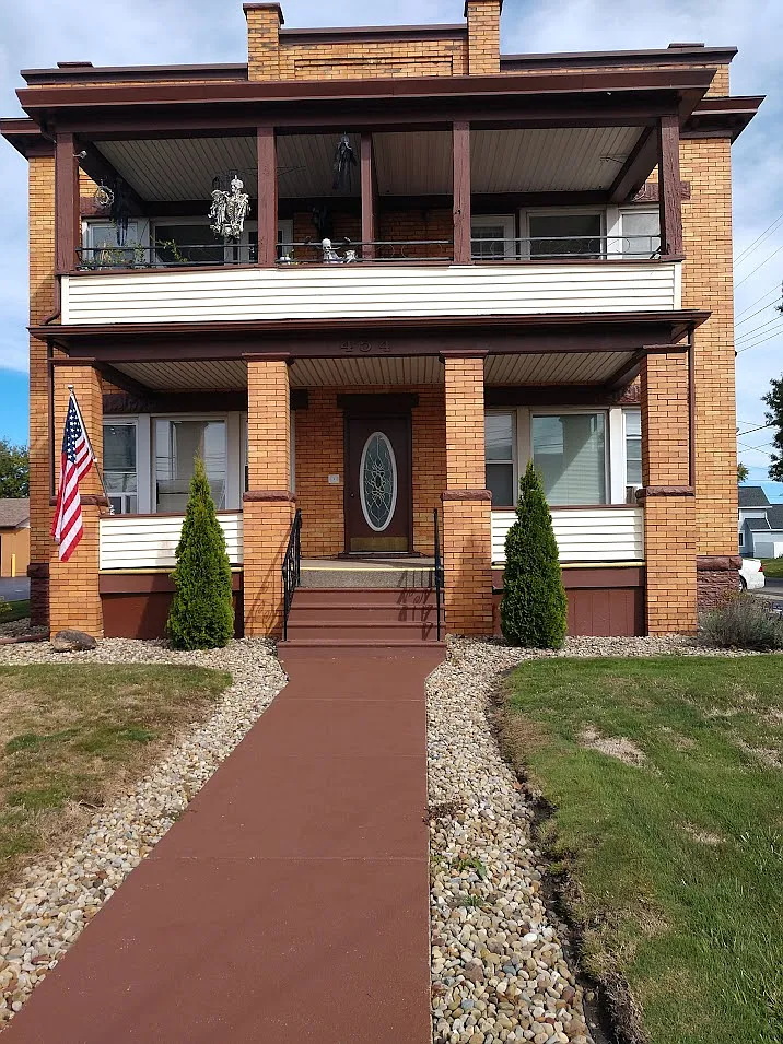454 Robbins Ave APT 1 photo 1
