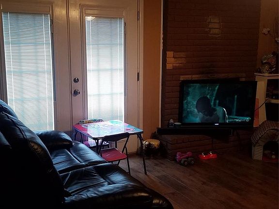 3rd image of 718 Christmas Ln