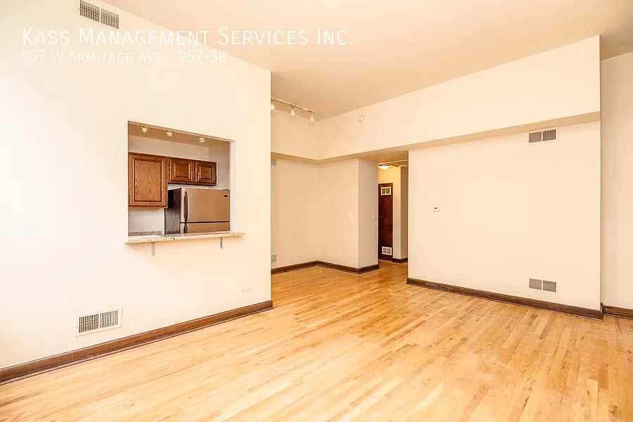 Building Photo - 957 W Armitage Ave #3B