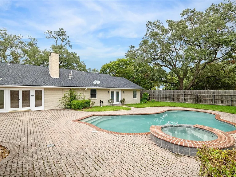 5505 Holly Springs Dr — Photo 19