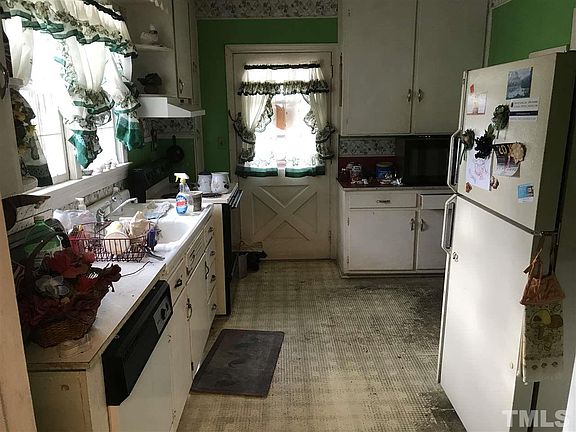 5th image of 107 W Pearsall St