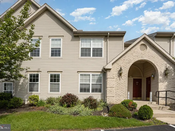 205 Forest Oak Ln, Harrisburg, PA 17110