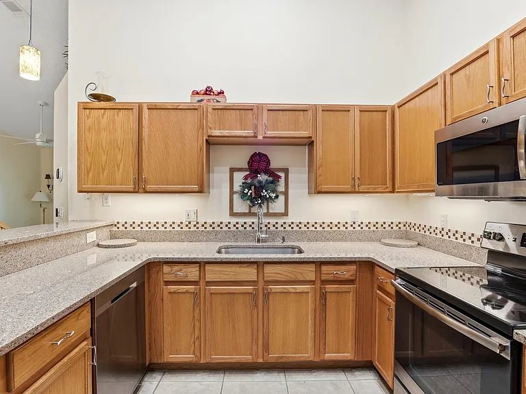 9363 Bridgeport Dr — Photo 11
