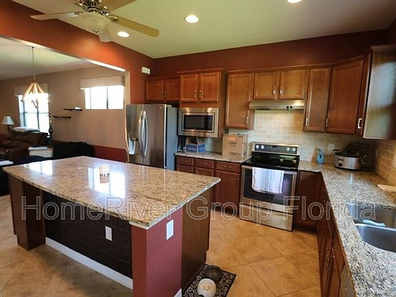 2nd image of 10963 Glenhurst St