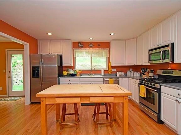 3rd image of 6814 Maddux Dr