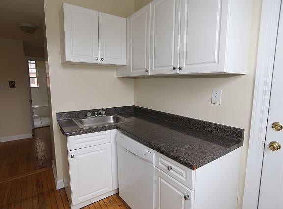 3rd image of 560 W Aldine Ave APT 2N
