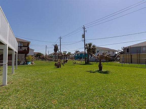 big backyard...great for corn hole game, put up a hammock...take a siesta...