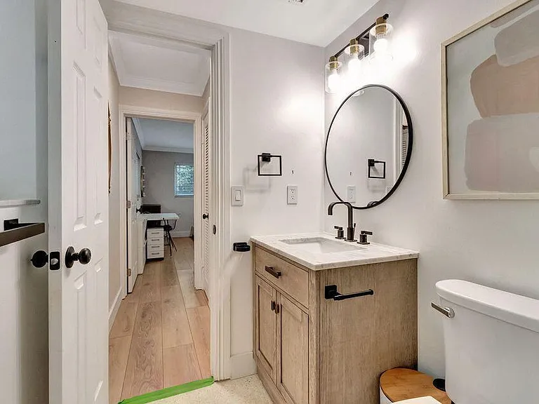 49 SE 7th Ave #2 — Photo 18