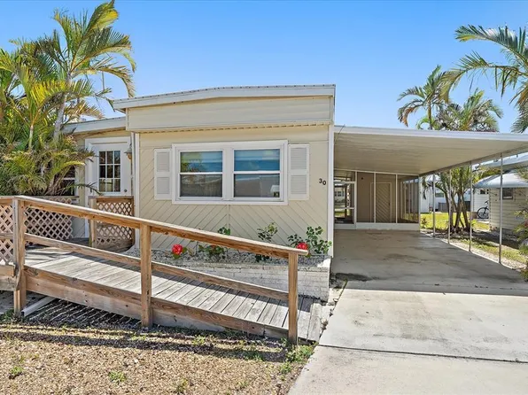 30 Flores Dr, Palmetto, FL 34221