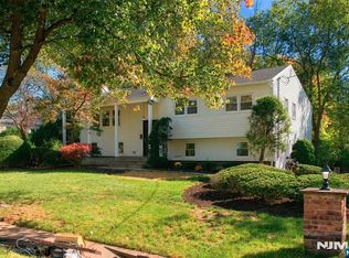 482 Tulane Court, Paramus, NJ 07652