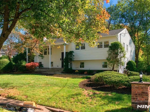 482 Tulane Court, Paramus, NJ 07652