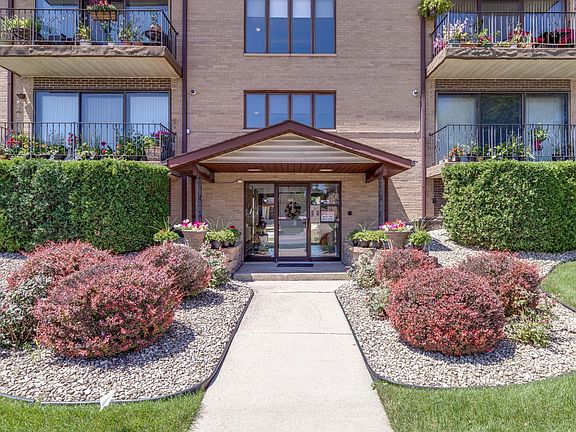 3rd image of 4001 W 93rd Pl APT 2E