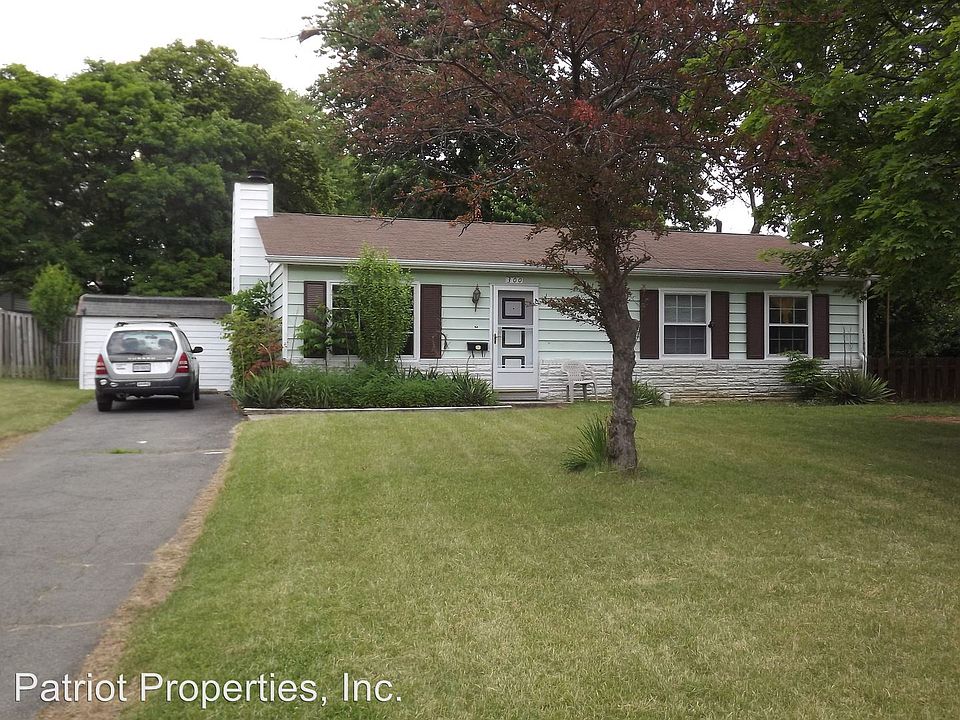 1st image of 300 N Aspen Ave