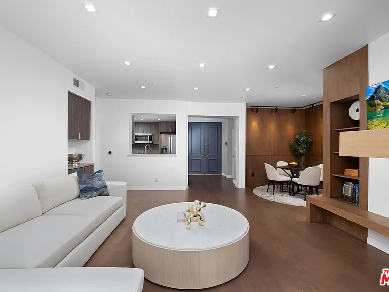930 N Doheny Dr #317 — Photo 3