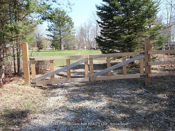 5th image of 5766 Penetanguishene Rd