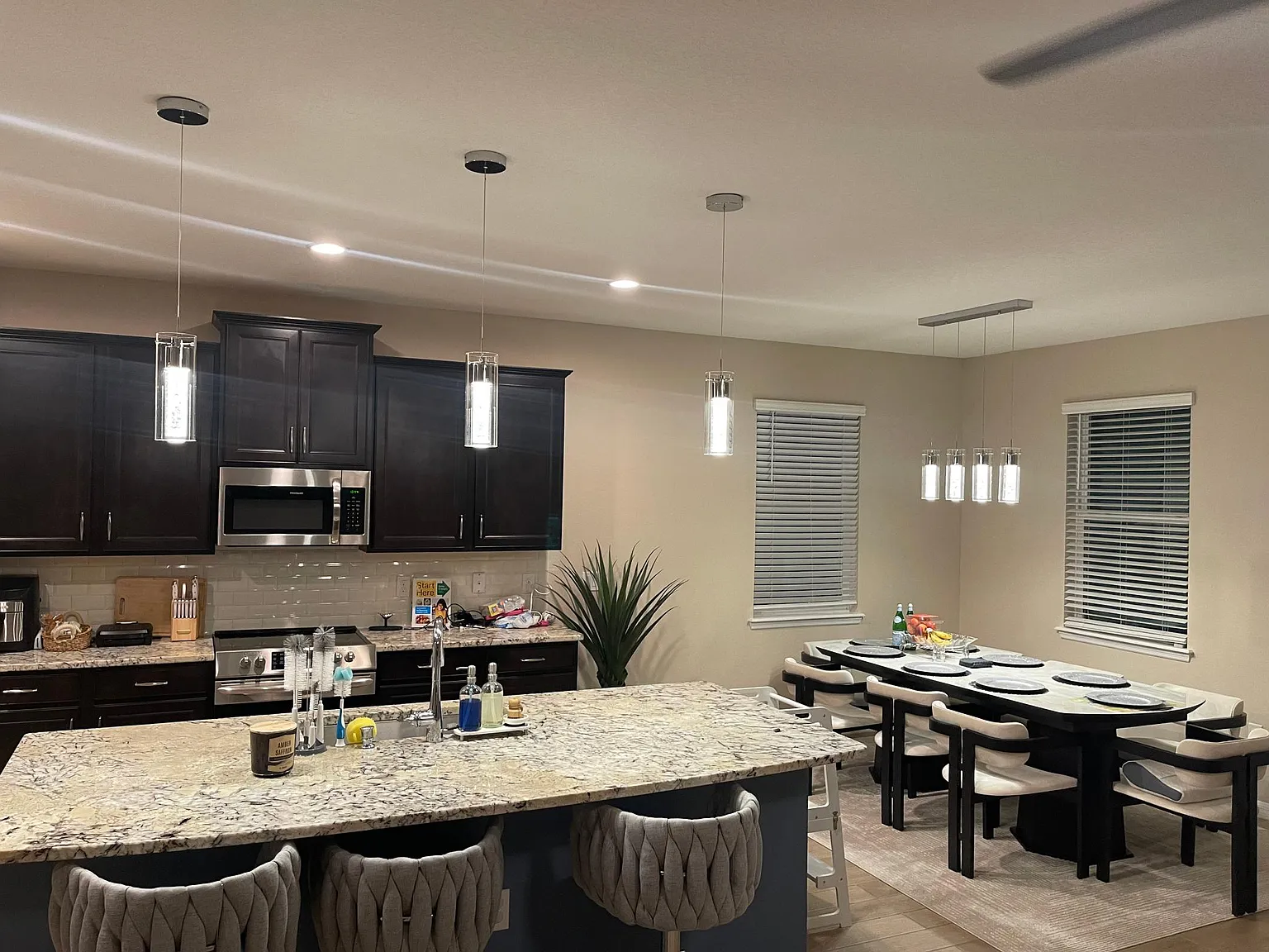 3 bed, 2.5 bath, 2035 sqft, $4,200 — Photo 2