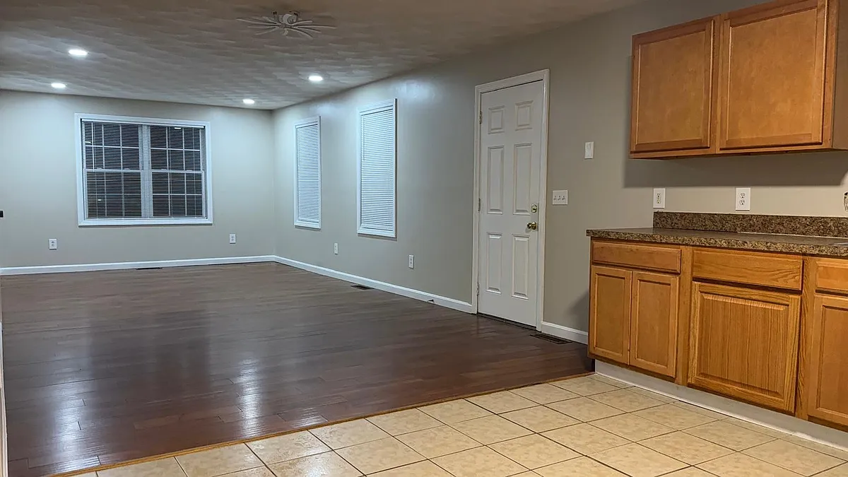 Building Photo - 353 Manton Ave #1