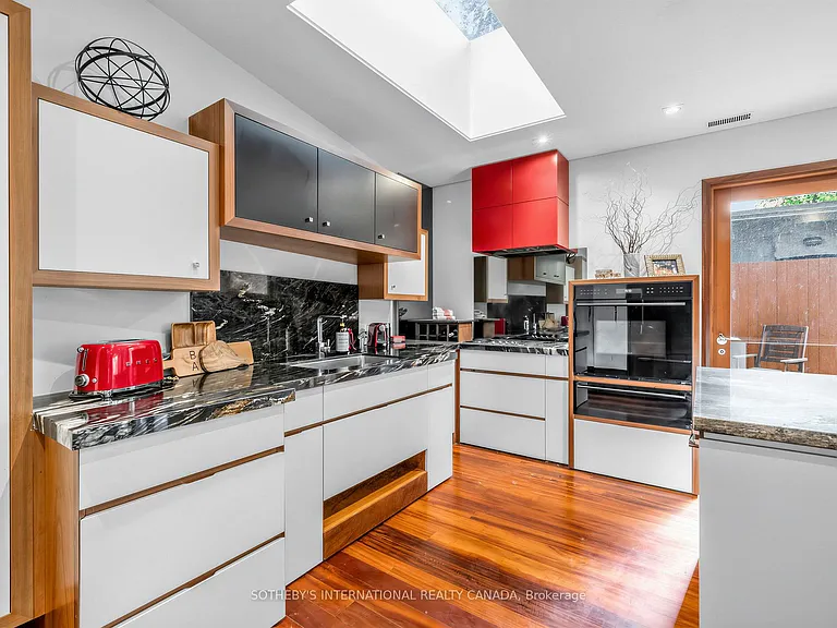 32 Regal Rd — Photo 13
