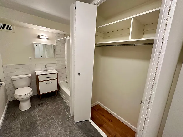 100 York St #10L — Photo 9