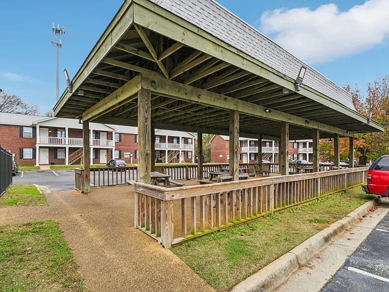 Valley Square Apartments — Photo 9