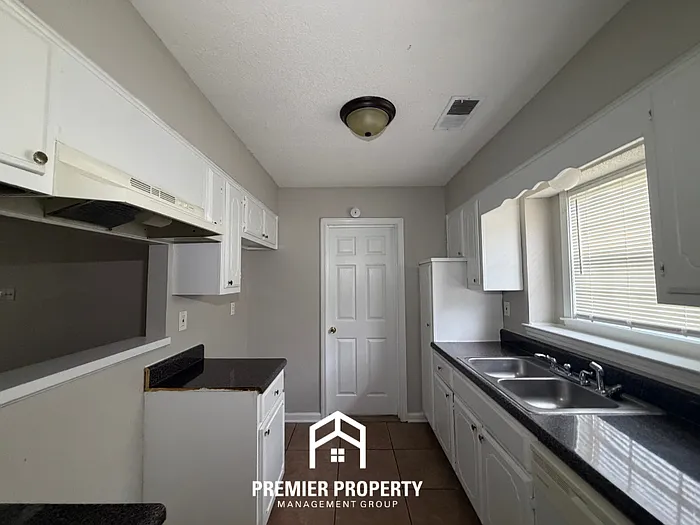 6934 Tobin Dr — Photo 4