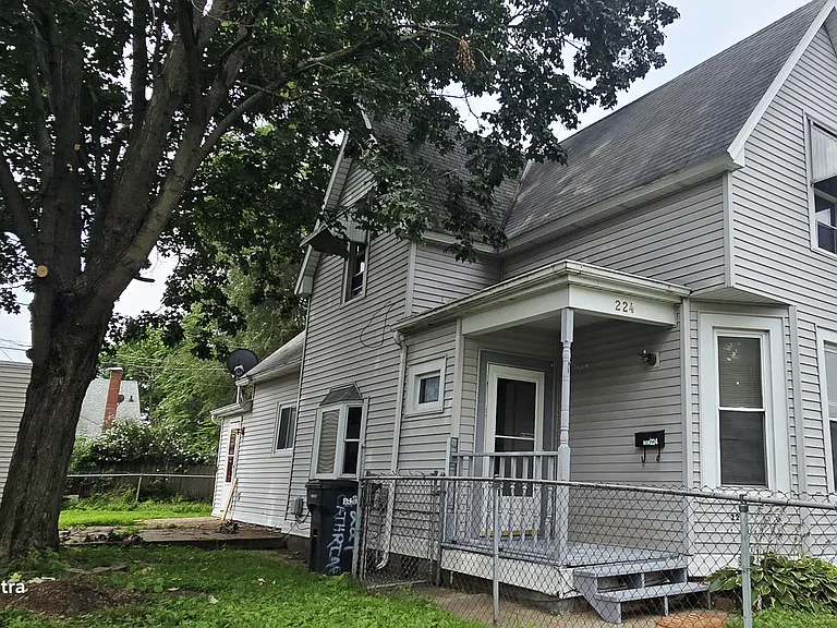 224 Catherine St — Photo 11