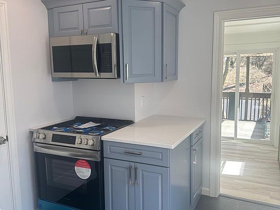 3rd image of 81 Carroll St Floor 2