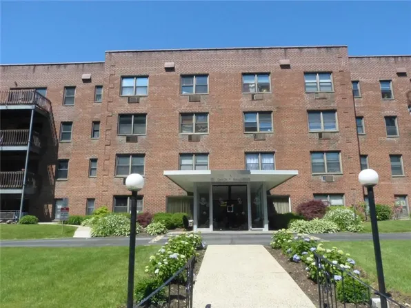 5 Oakdale Manor #C19, Suffern, NY 10901