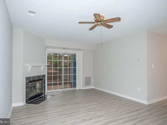 2nd image of 6919C Victoria Dr #6919-C