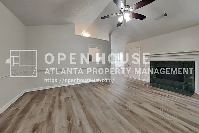 3 bed, 2.0 bath, 1239 sqft, $1,900 — Photo 4