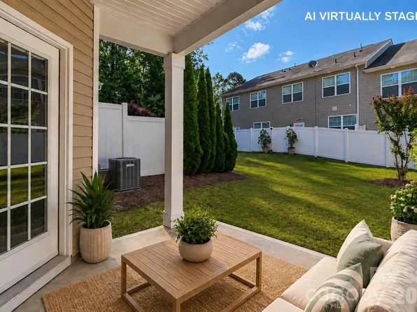 7048 Woodsbay Ln, Rock Hill, SC 29732