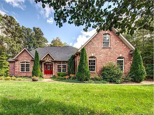 1st image of 410 Woodbriar Trl