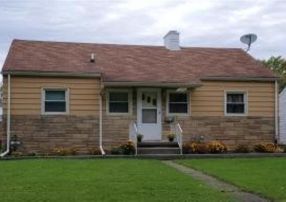 1st image of 560 W Ashton Ave