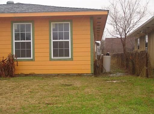 3rd image of 10351 Castlewood Dr