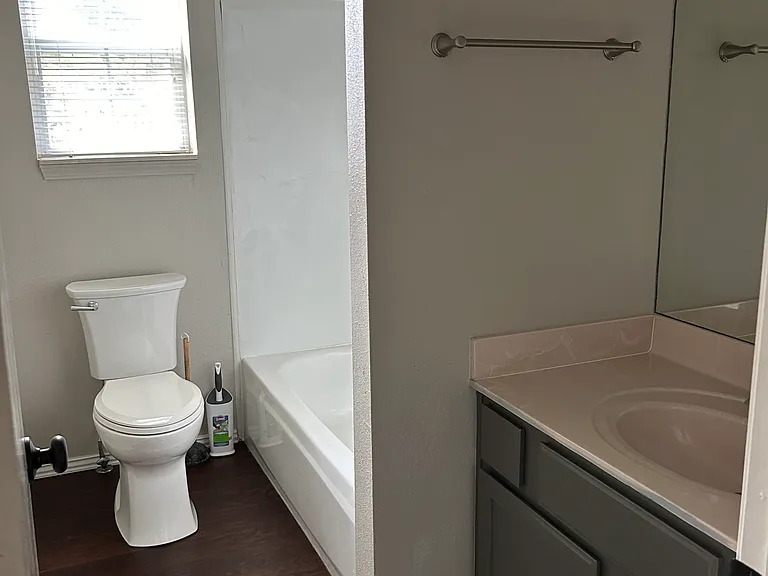1260 E Overcrest St — Photo 2