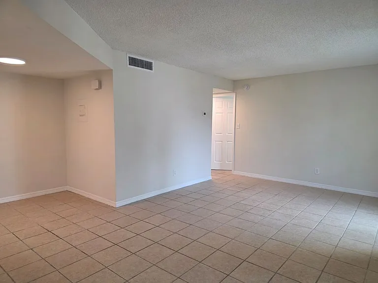 3120 Beach Blvd S #5 — Photo 2
