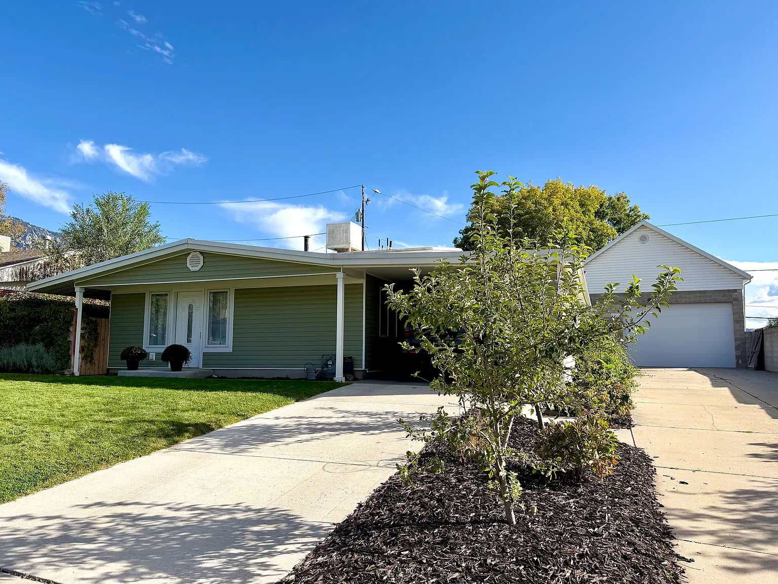 3 bed, 2.5 bath, 1600 sqft, $2,900 — Photo 1