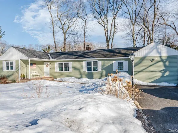 20 Honey Lane, Miller Place, NY 11764