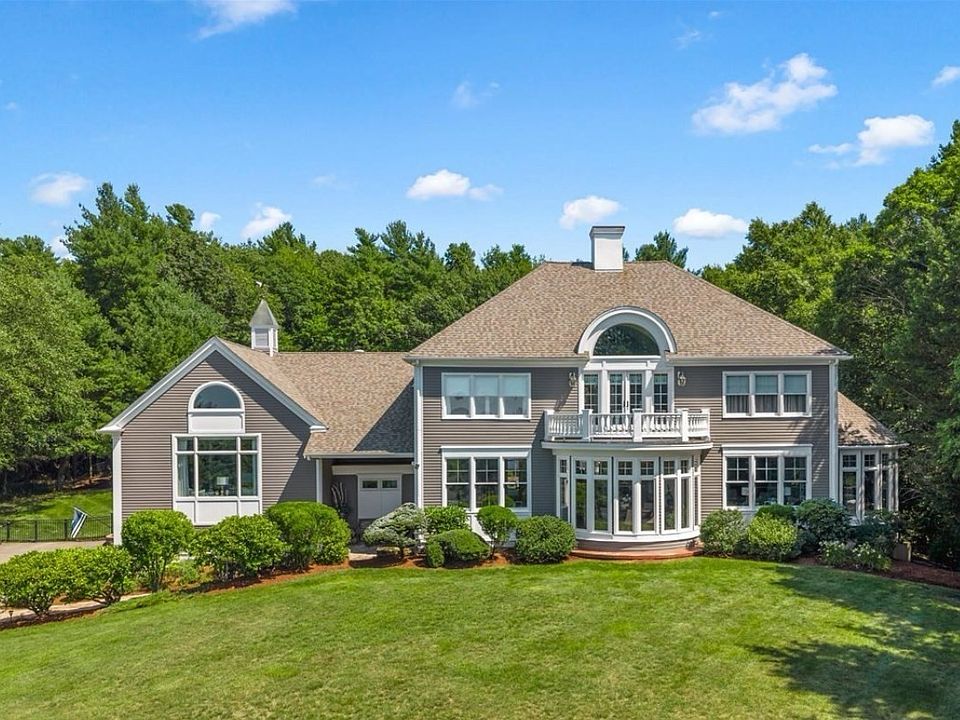 1st image of 26 Fox Hill Cir